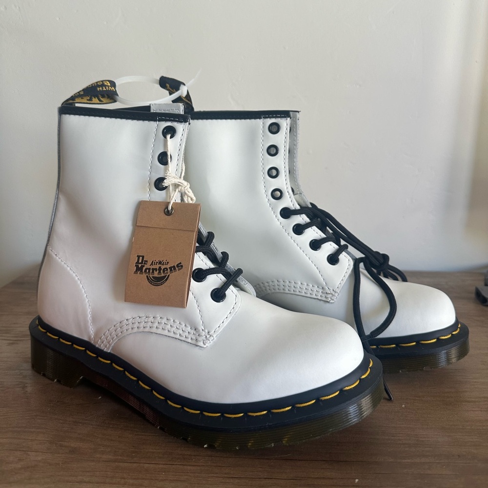 Dr Martens. White JADON BOOT SMOOTH LEATHER PLATFORMS. NWT